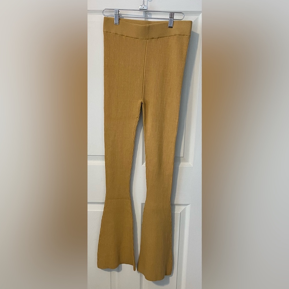 💃 LITA BY CIARA Iced Coffee Ribbed Flare Leggings Size M